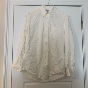 Brooks Brothers White Seersucker Button Down Shirt size Medium